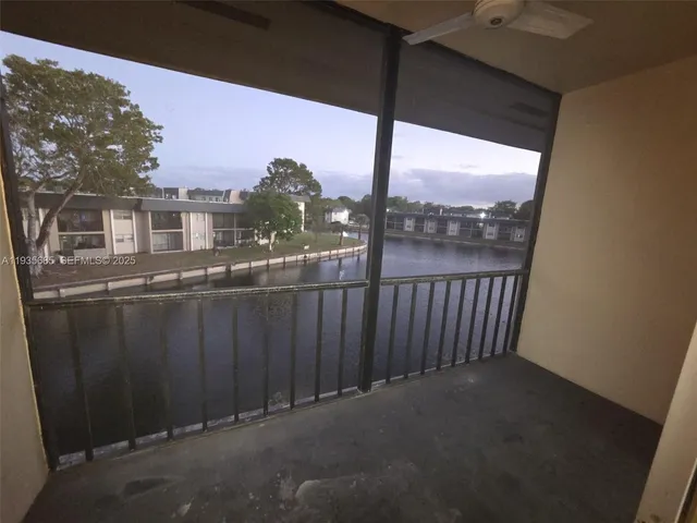 $1,900 | 8020 North Colony Circle, Unit 305, Tamarac, FL 33321