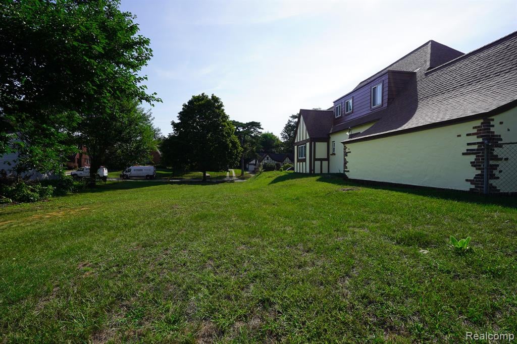 260 Cherokee Road Pontiac, MI 48341 - Photo 6 of 98 Gallery Image 6