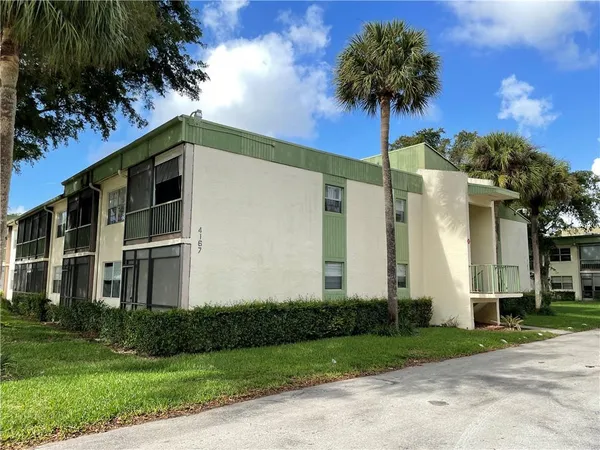 $1,800 | 4167 Northwest 90th Avenue, Unit 202, Coral Springs, FL 33065