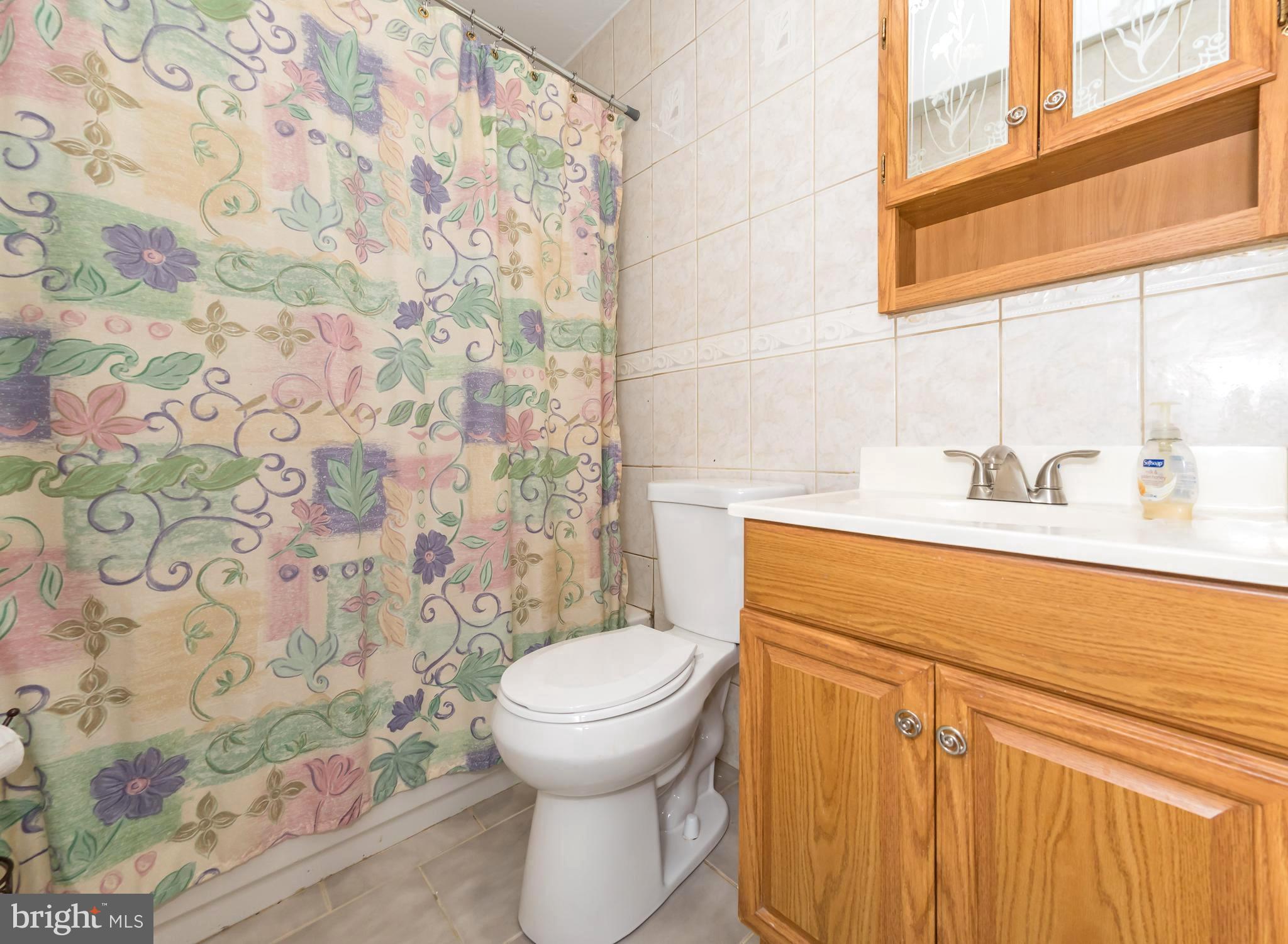 71 Gentle Road Levittown, PA 19057 - Photo 22 of 35 Hallway bathroom