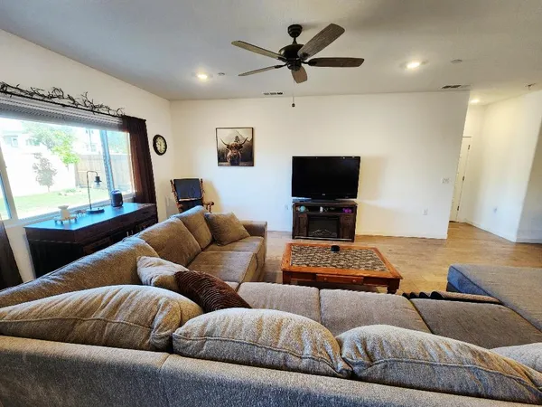 $441,000 | 902 Atlantica Drive South, Madera, CA 93636