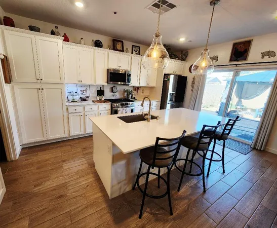 $441,000 | 902 Atlantica Drive South, Madera, CA 93636