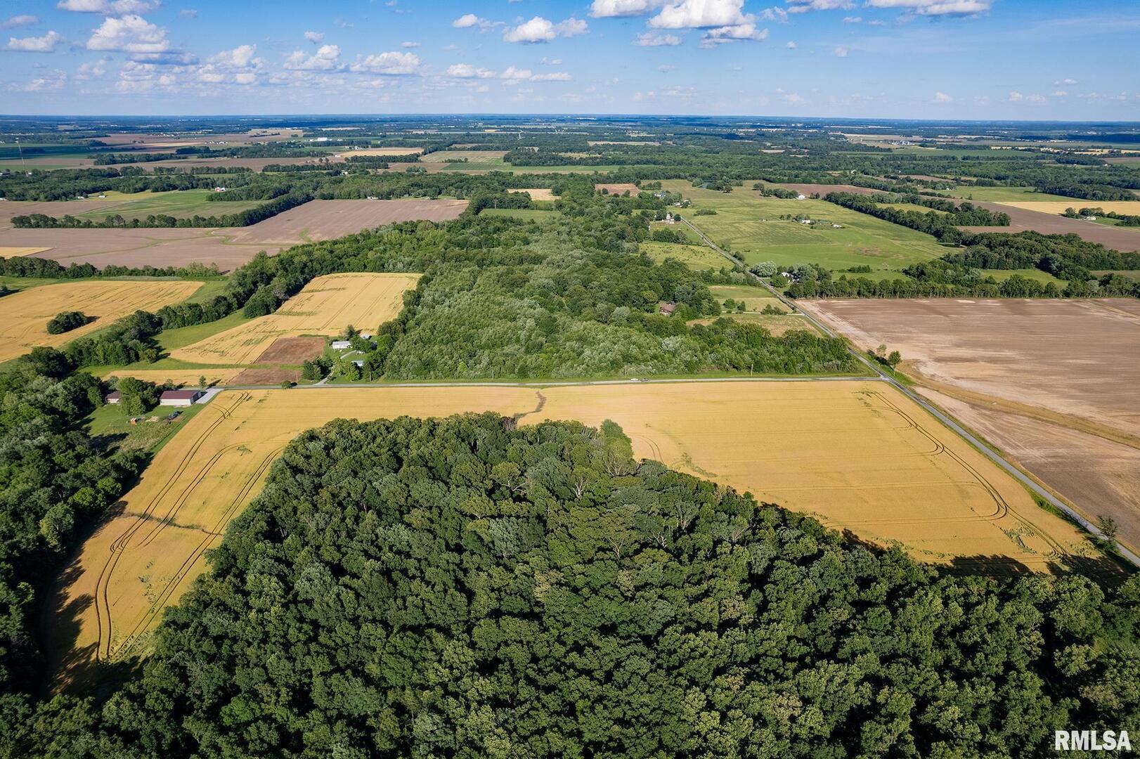 0 1325 North County Road Cisne, IL 62823 - Photo 8 of 28 a view of a city with an ocean