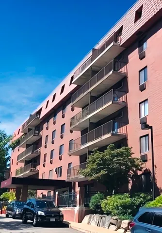 $3,850 | 125 Pleasant Street, Unit 304, Brookline, MA 02446