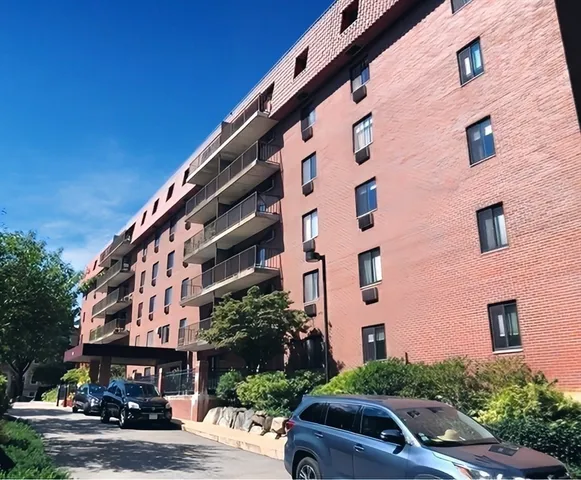 $3,850 | 125 Pleasant Street, Unit 304, Brookline, MA 02446