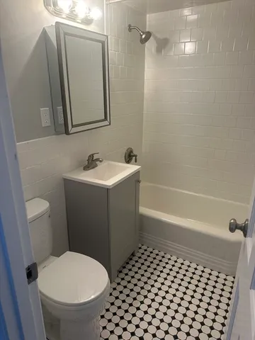 $2,300 | 39 Carey Avenue, Unit 5, Watertown, MA 02472
