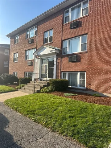 $2,300 | 39 Carey Avenue, Unit 5, Watertown, MA 02472