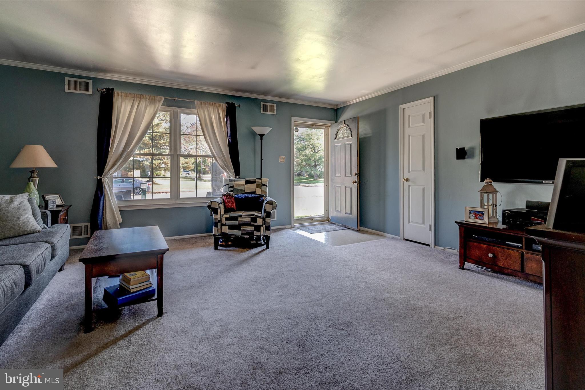 17 Uranus Road Sewell, NJ 08080 - Photo 8 of 35