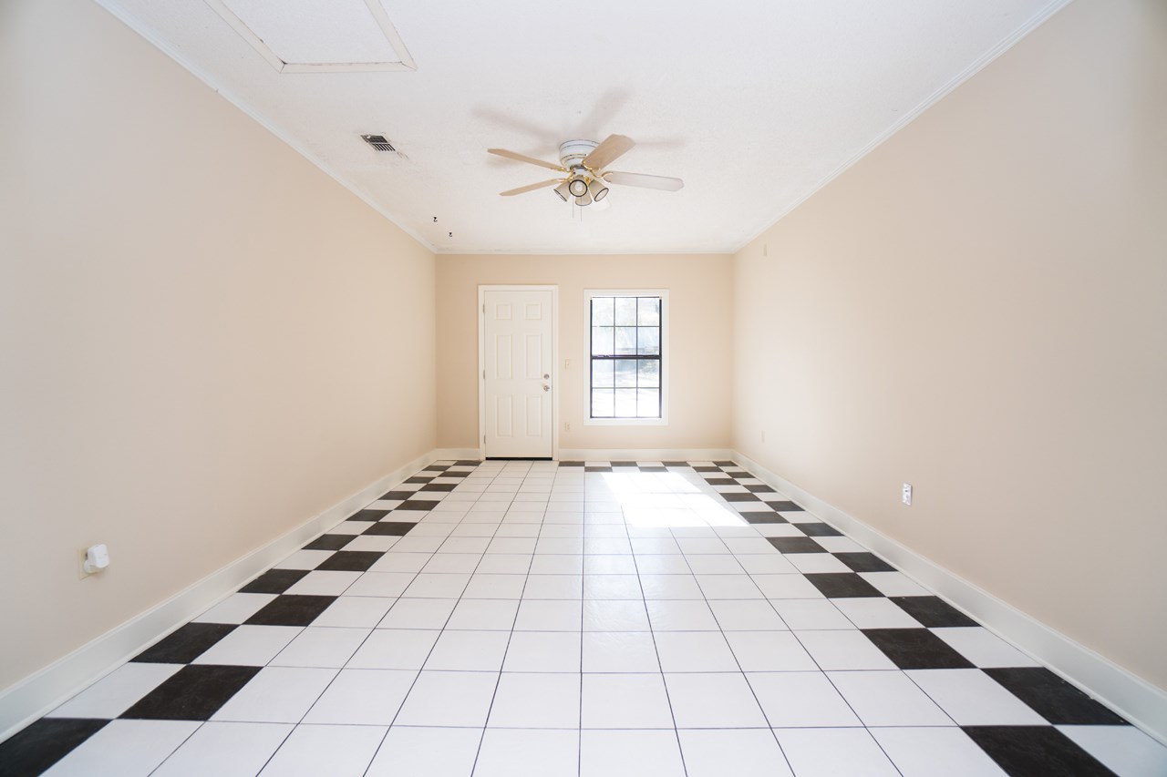 635 East Gate Circle Foley, AL 36535 - Photo 8 of 22