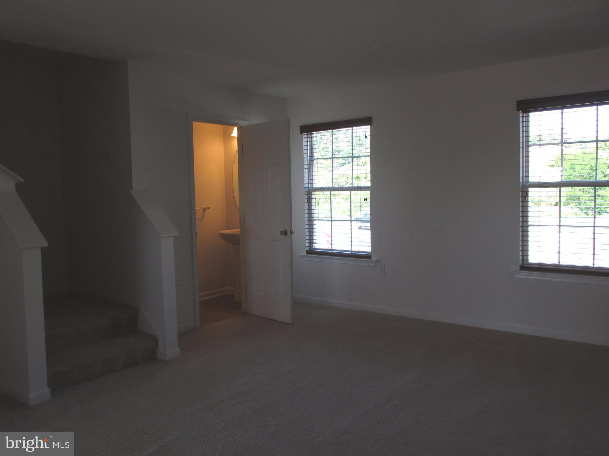 192 Rumbling Rock Road Hedgesville, WV 25427 - Photo 4 of 27 Living Room