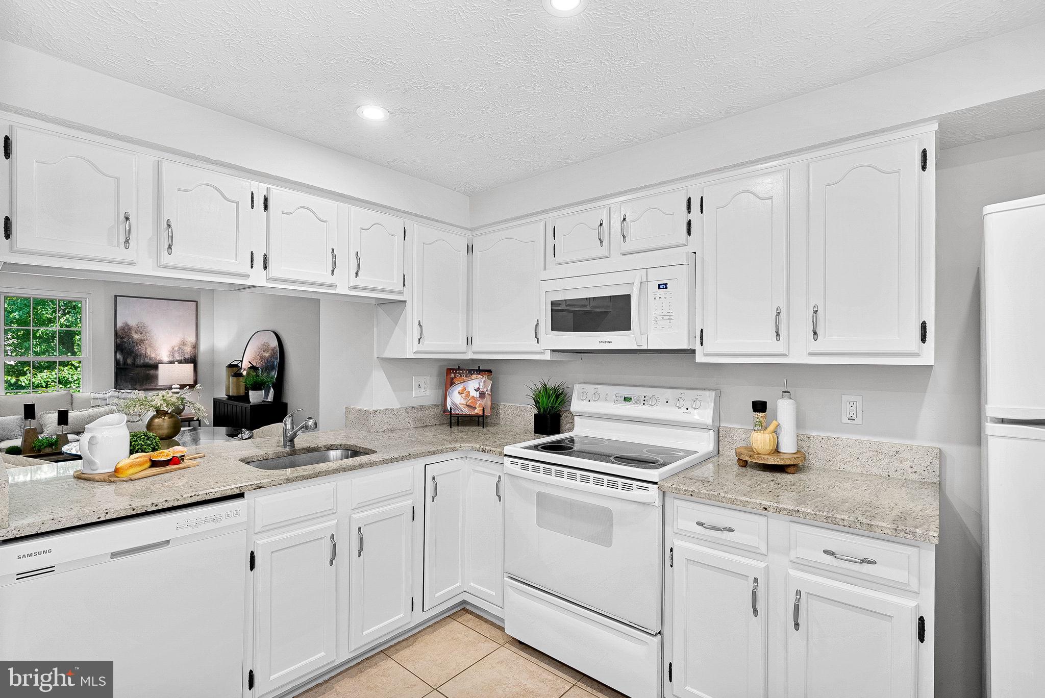 11908 Fieldthorn Court Reston, VA 20194 - Photo 7 of 47