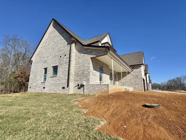 $631,500 | 406 Young Lane, Pleasant View, TN 37146