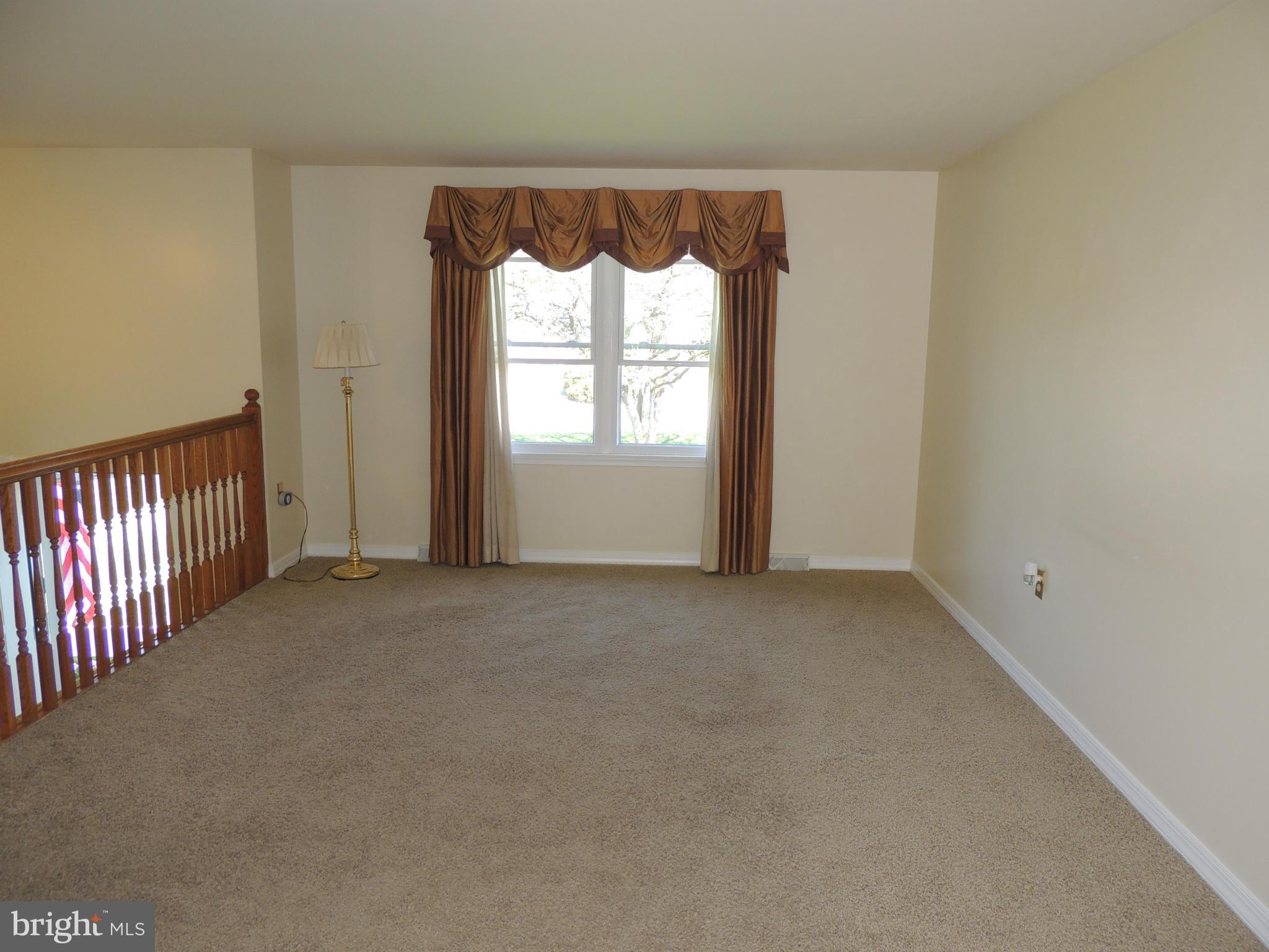 3458 Augusta Road Manchester, MD 21102 - Photo 8 of 30 Living Room