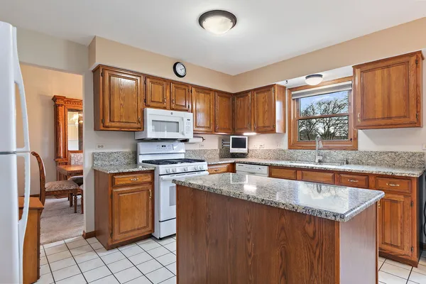 $475,000 | 160 Brentwood Trail, Elgin, IL 60120