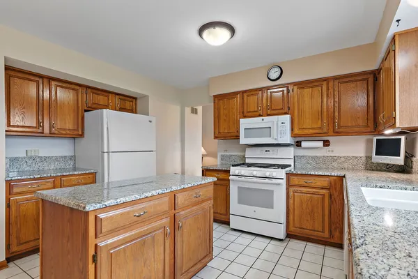 $475,000 | 160 Brentwood Trail, Elgin, IL 60120