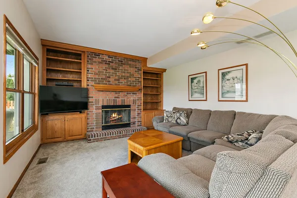 $475,000 | 160 Brentwood Trail, Elgin, IL 60120