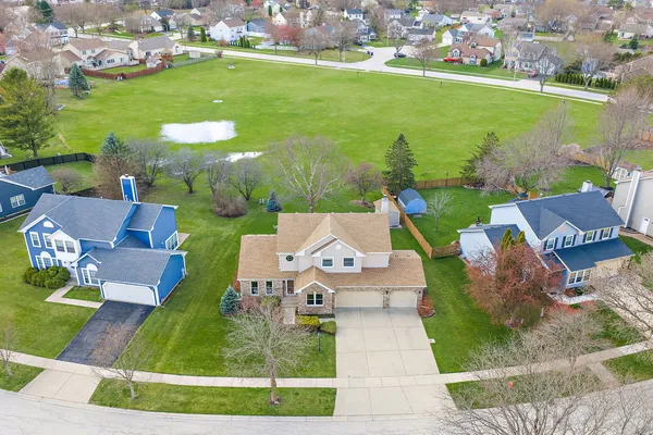 $475,000 | 160 Brentwood Trail, Elgin, IL 60120