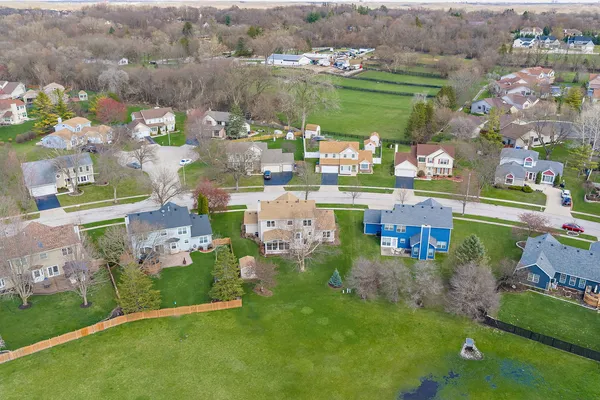 $475,000 | 160 Brentwood Trail, Elgin, IL 60120