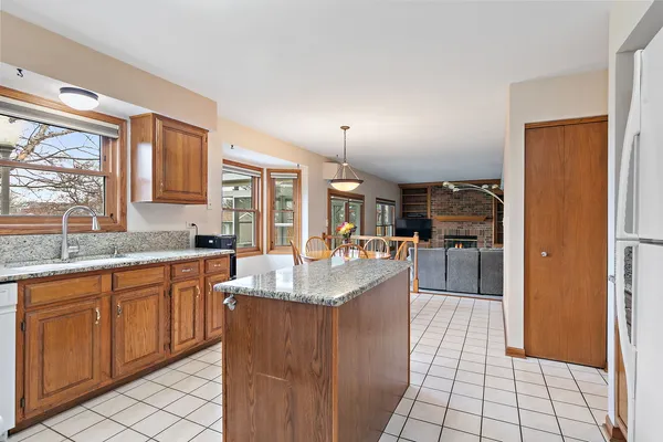 $475,000 | 160 Brentwood Trail, Elgin, IL 60120