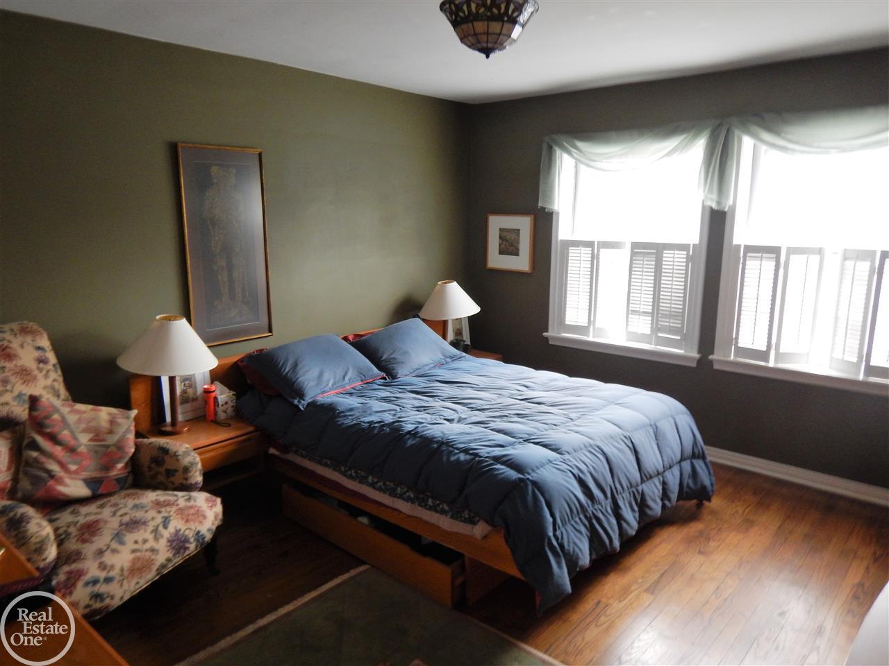 1008 Bedford Road Grosse Pointe, MI 48230 - Photo 29 of 47 31318447-28.JPG