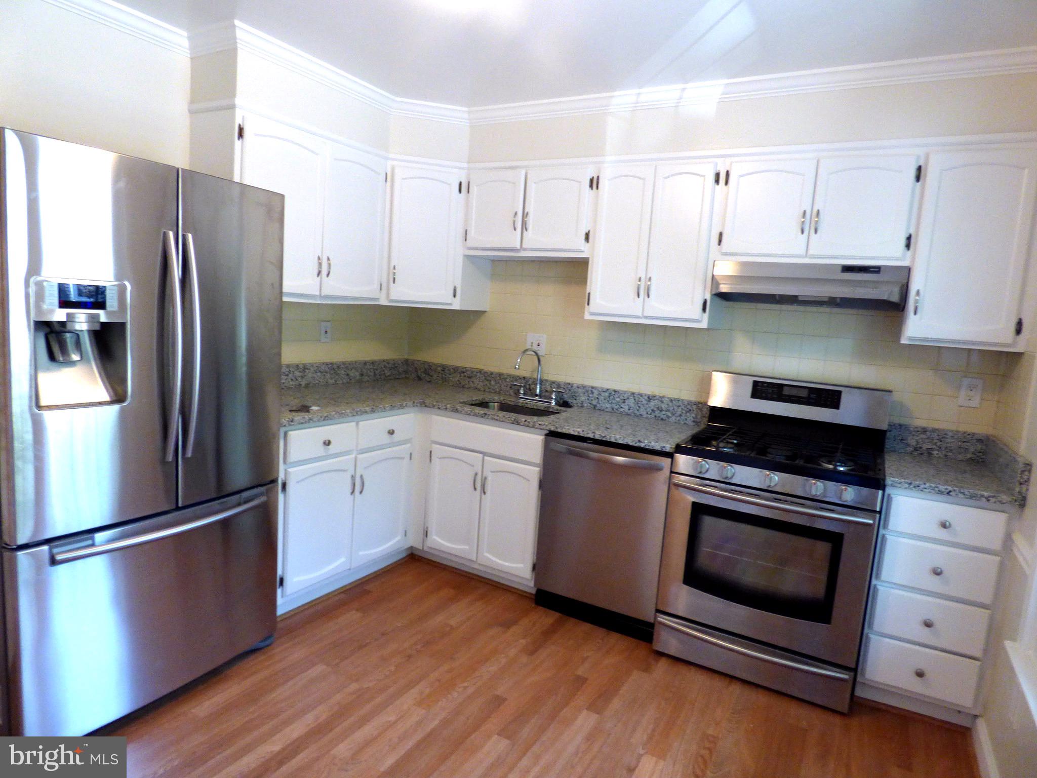 11850 Dunlop Court Reston, VA 20191 - Photo 3 of 36