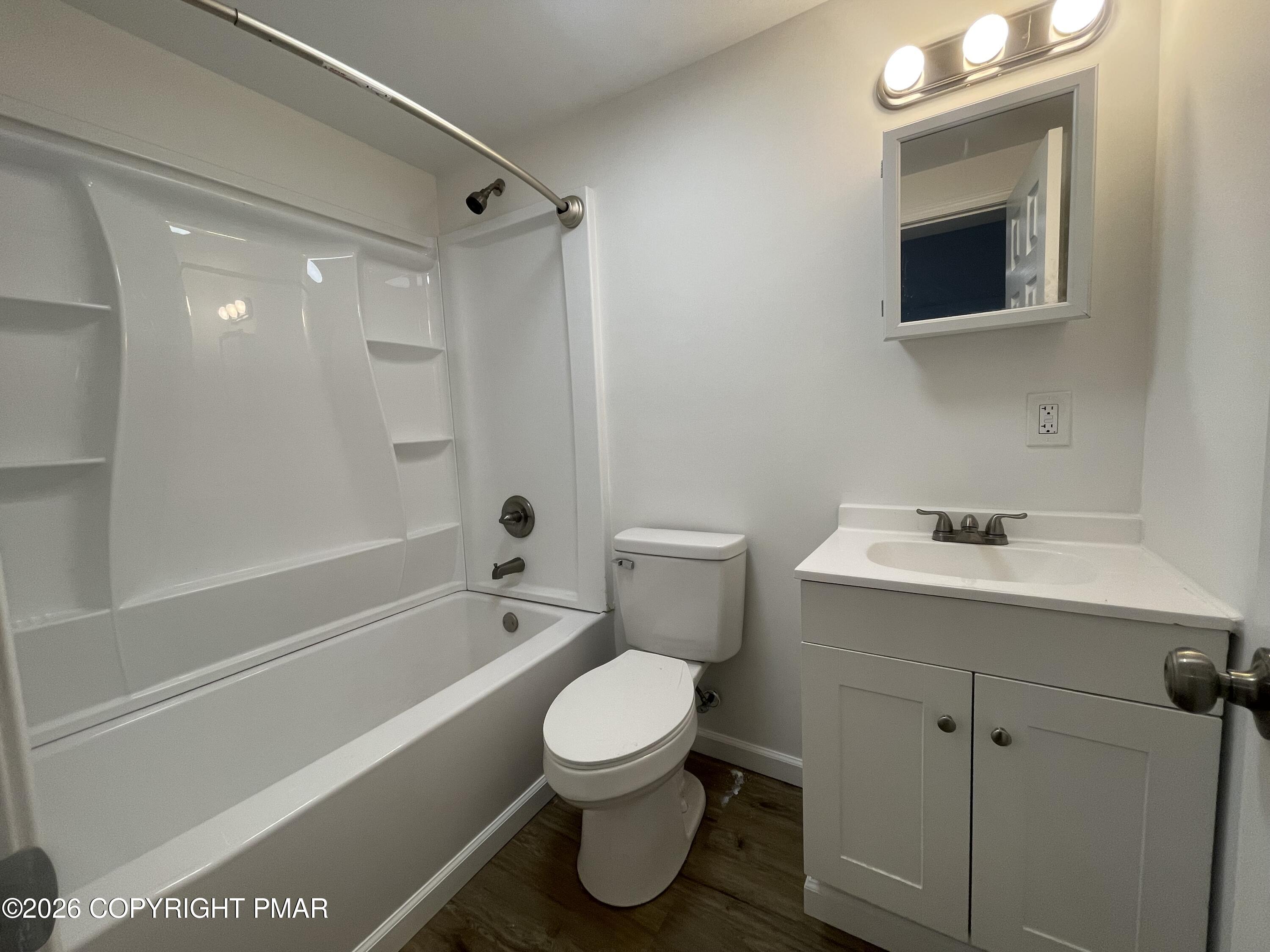 548 Main Street, Unit 6B Stroudsburg, PA 18360 - Photo 4 of 16 a bathroom with a toilet sink and bathtub