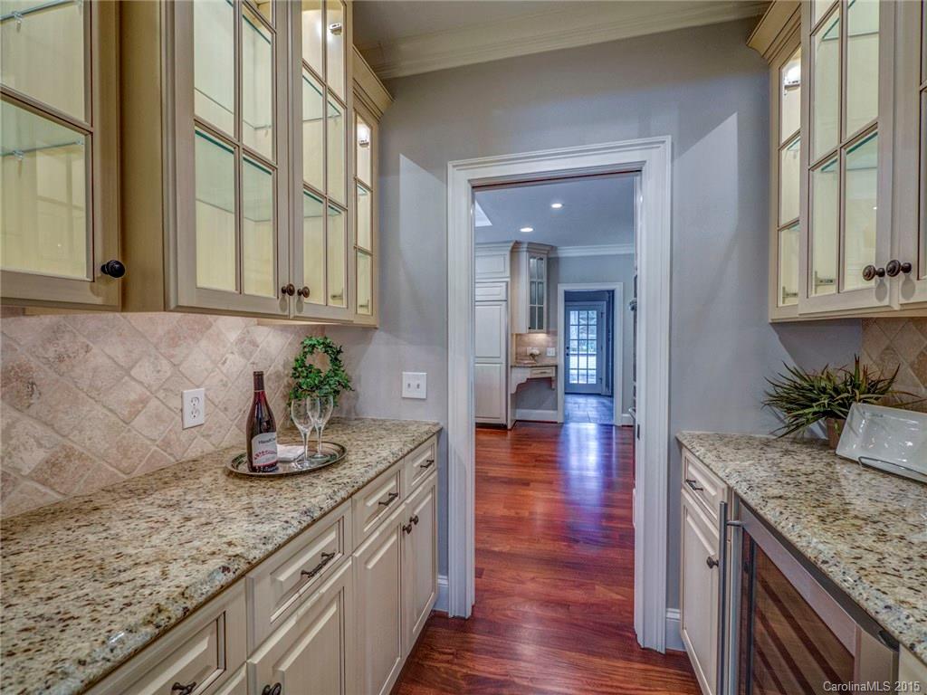 3916 Foxcroft Road Charlotte, NC 28211 - Photo 5 of 24 Gallery Image 5