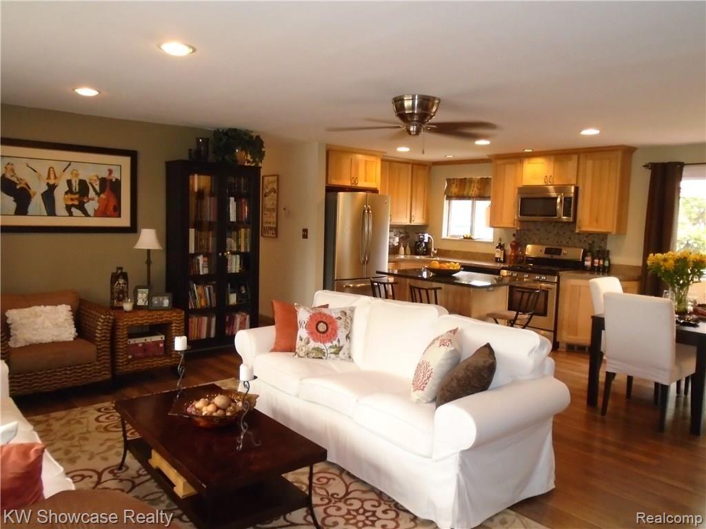 3376 South Commerce Road Commerce Township, MI 48382 - Photo 13 of 60 DSC00388.JPG