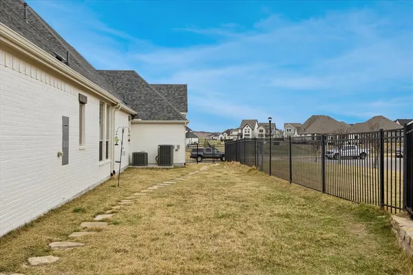 $750,000 | 2301 Sandlin Drive, Fort Worth, TX 76008