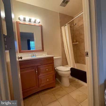 $4,500 | 3221 Sutton Place Northwest, Unit B, Washington, DC 20016
