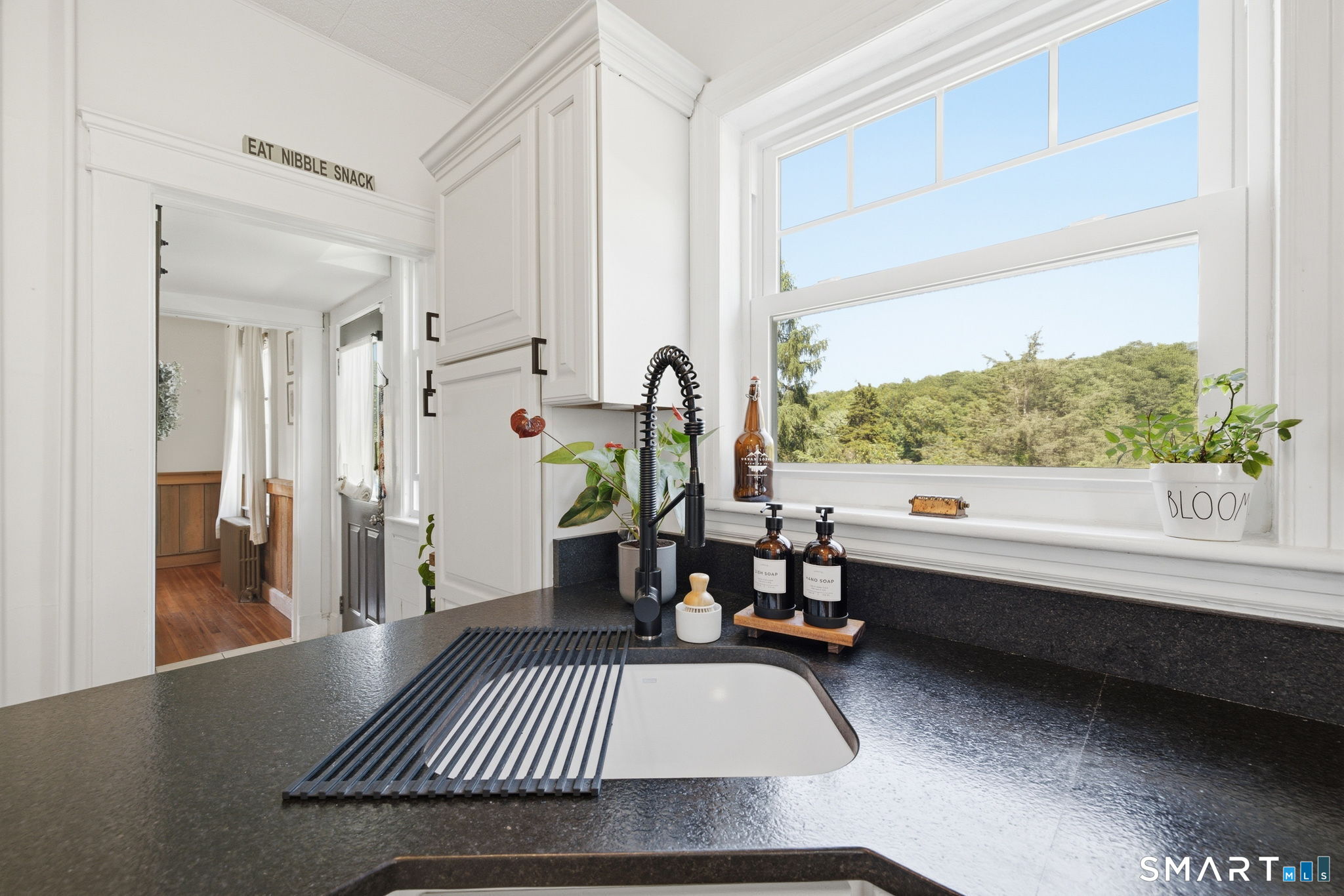 364 Coleman Road Middletown, CT 06457 - Photo 13 of 40