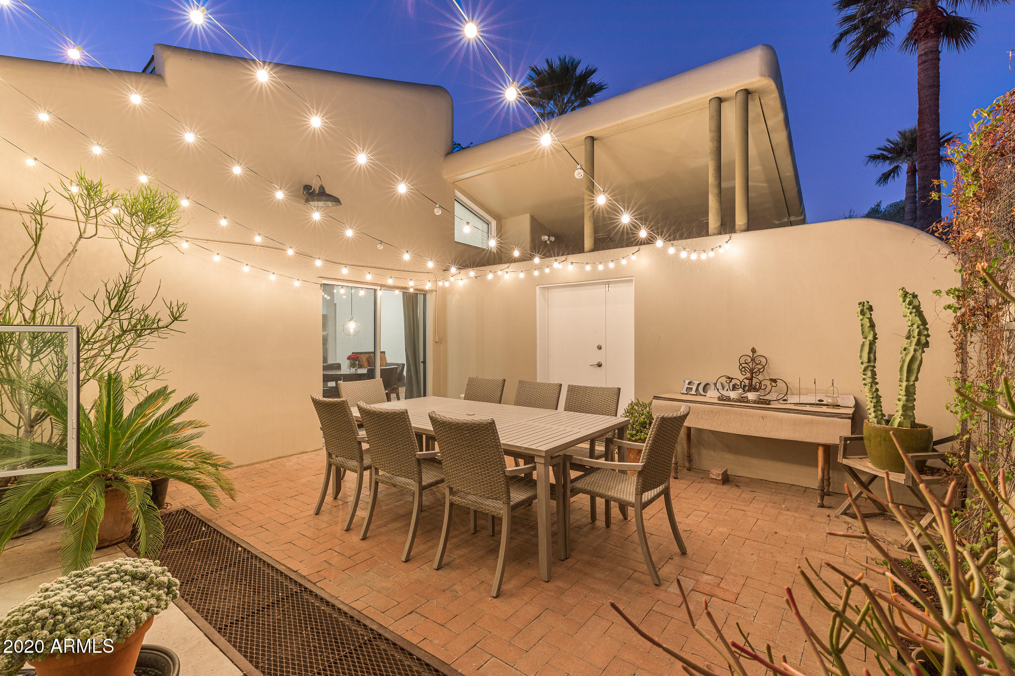 1541 East Cheery Lynn Road Phoenix, AZ 85014 - Photo 31 of 46 Intimate couryard for entertaining