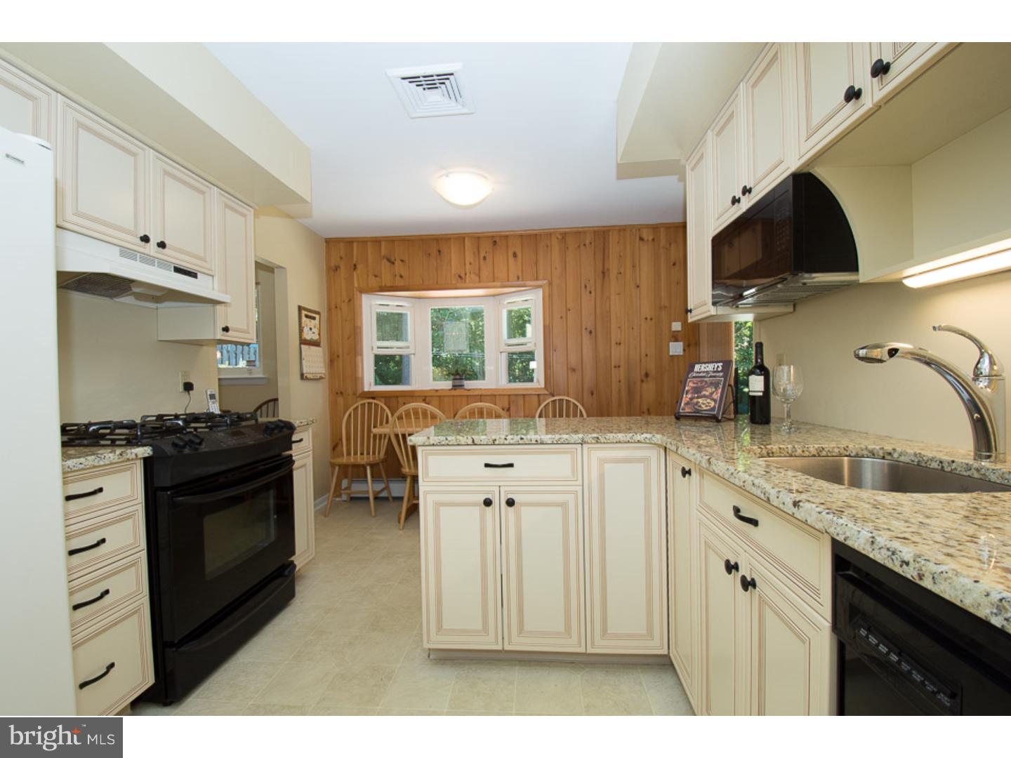 965 Edwards Drive Springfield, PA 19064 - Photo 8 of 25 Kitchen