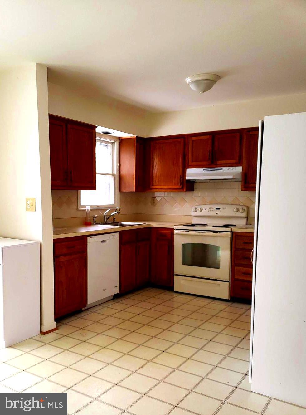 2022 Suffolk Road Finksburg, MD 21048 - Photo 8 of 19 a kitchen with stainless steel appliances granite countertop a stove a sink and a refrigerator