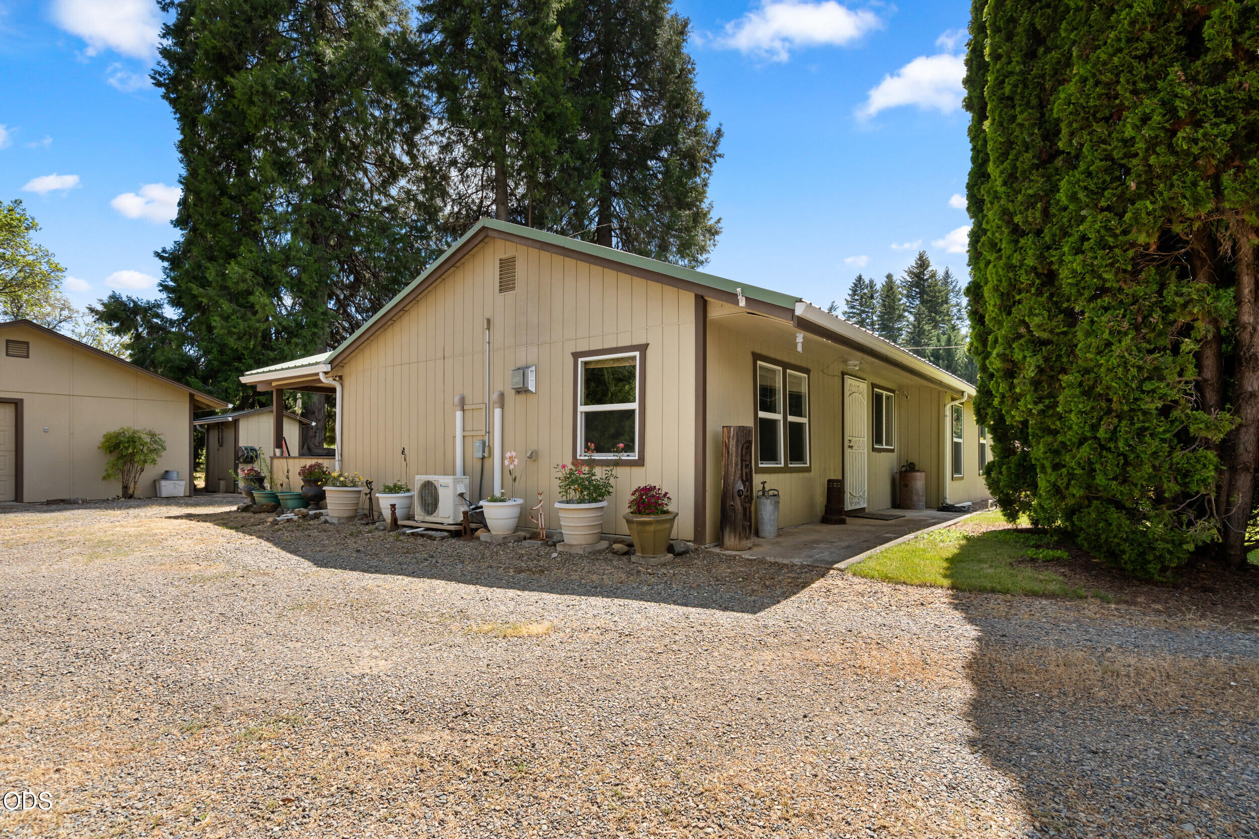 4551 Holland Loop Road Cave Junction, OR 97523 - Photo 18 of 41