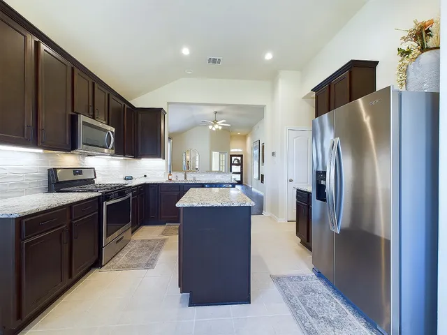 $2,550 | 15427 Crathie Bend Drive, Humble, TX 77346