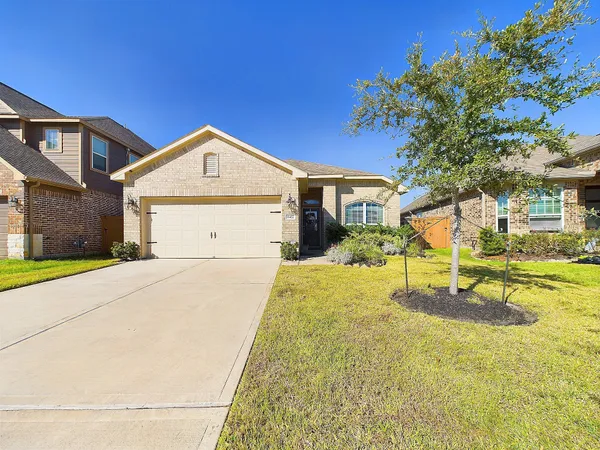 $2,450 | 15427 Crathie Bend Drive, Humble, TX 77346