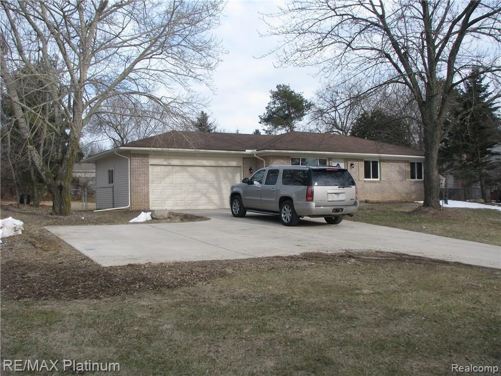 237 South Baldwin Road Oxford, MI 48371 - Photo 2 of 46 IMG_4427.JPG