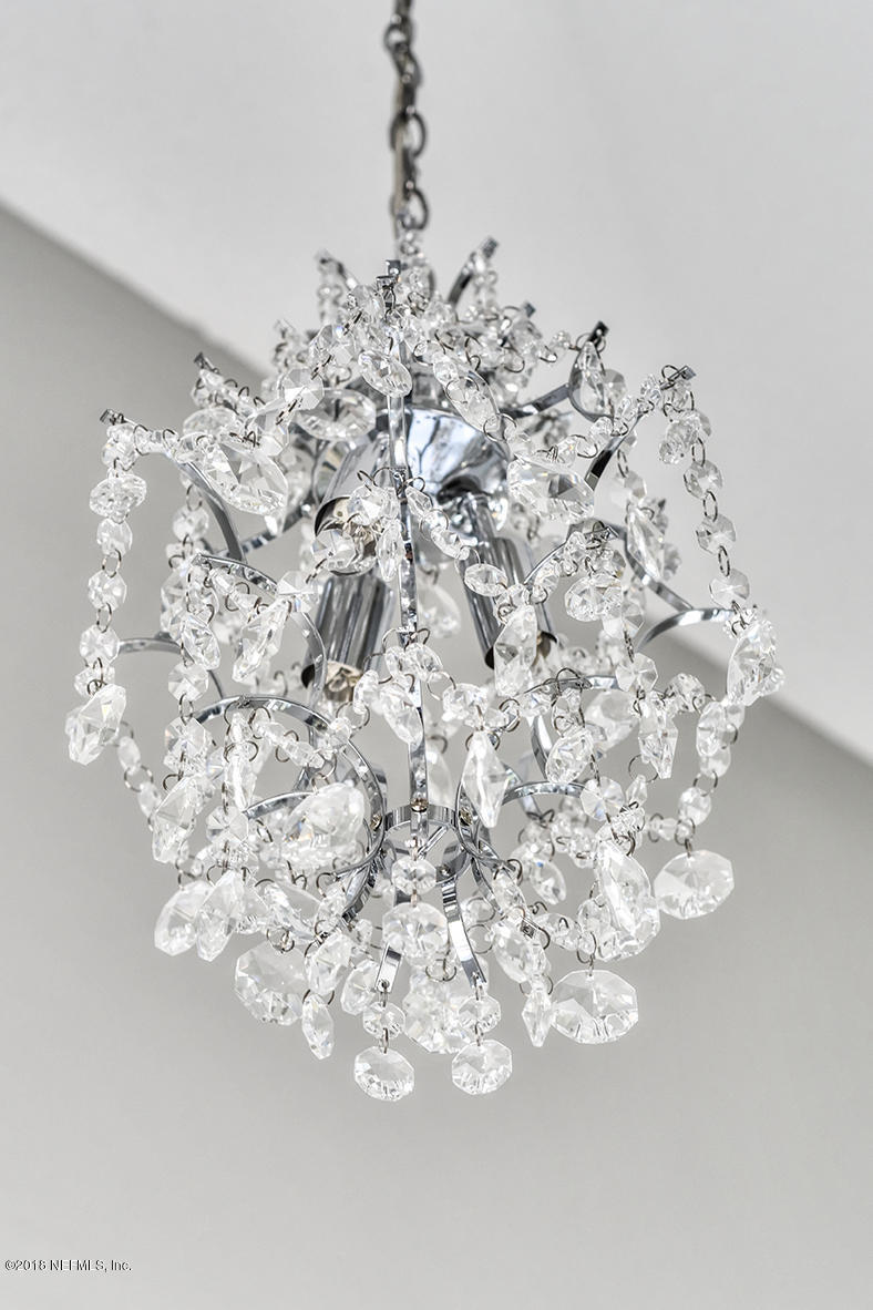 14511 Mandarin Road Jacksonville, FL 32223 - Photo 57 of 91 a white vase with white sheets and a vase of flowers