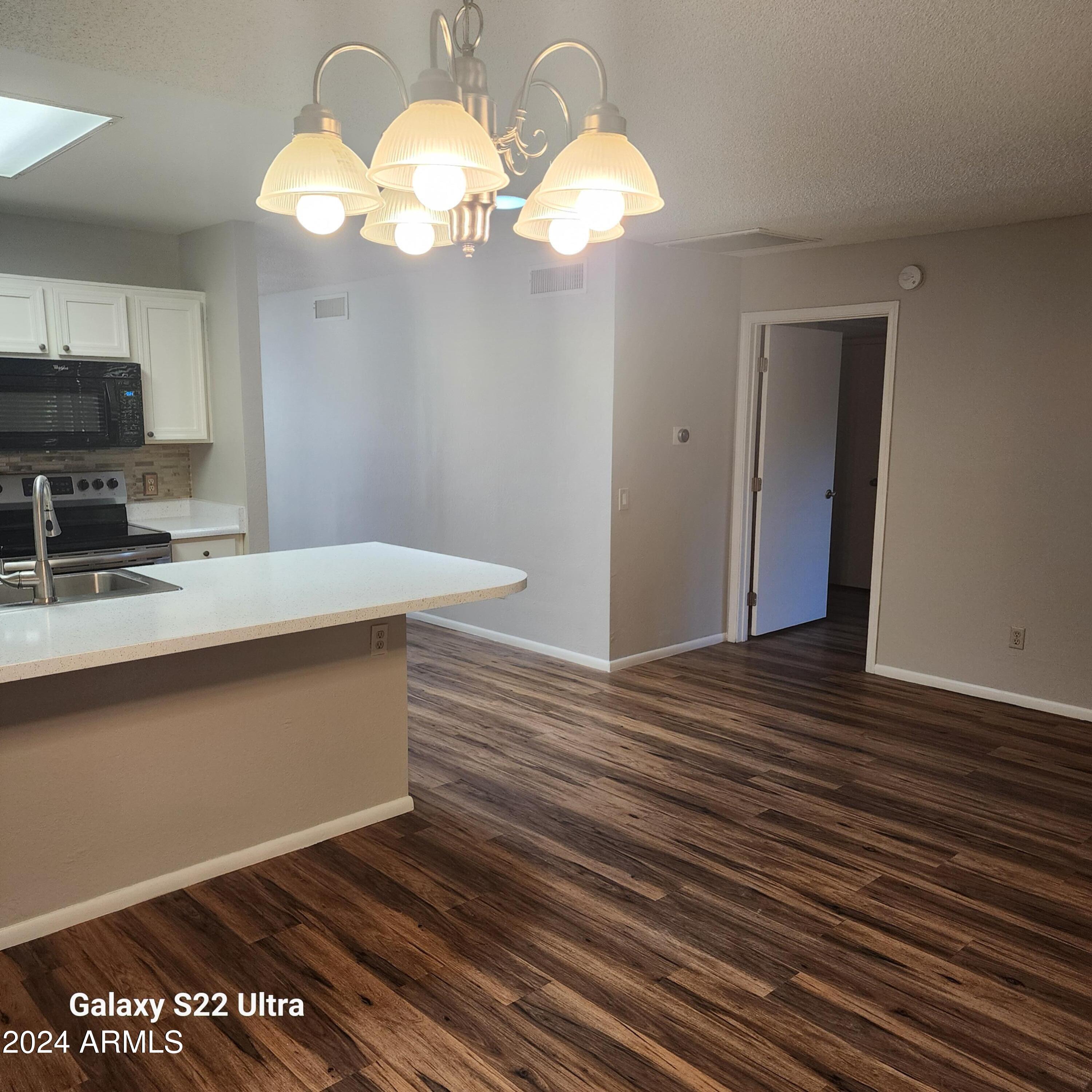 1918 East Grandview Road Phoenix, AZ 85022 - Photo 2 of 16 Great room 1
