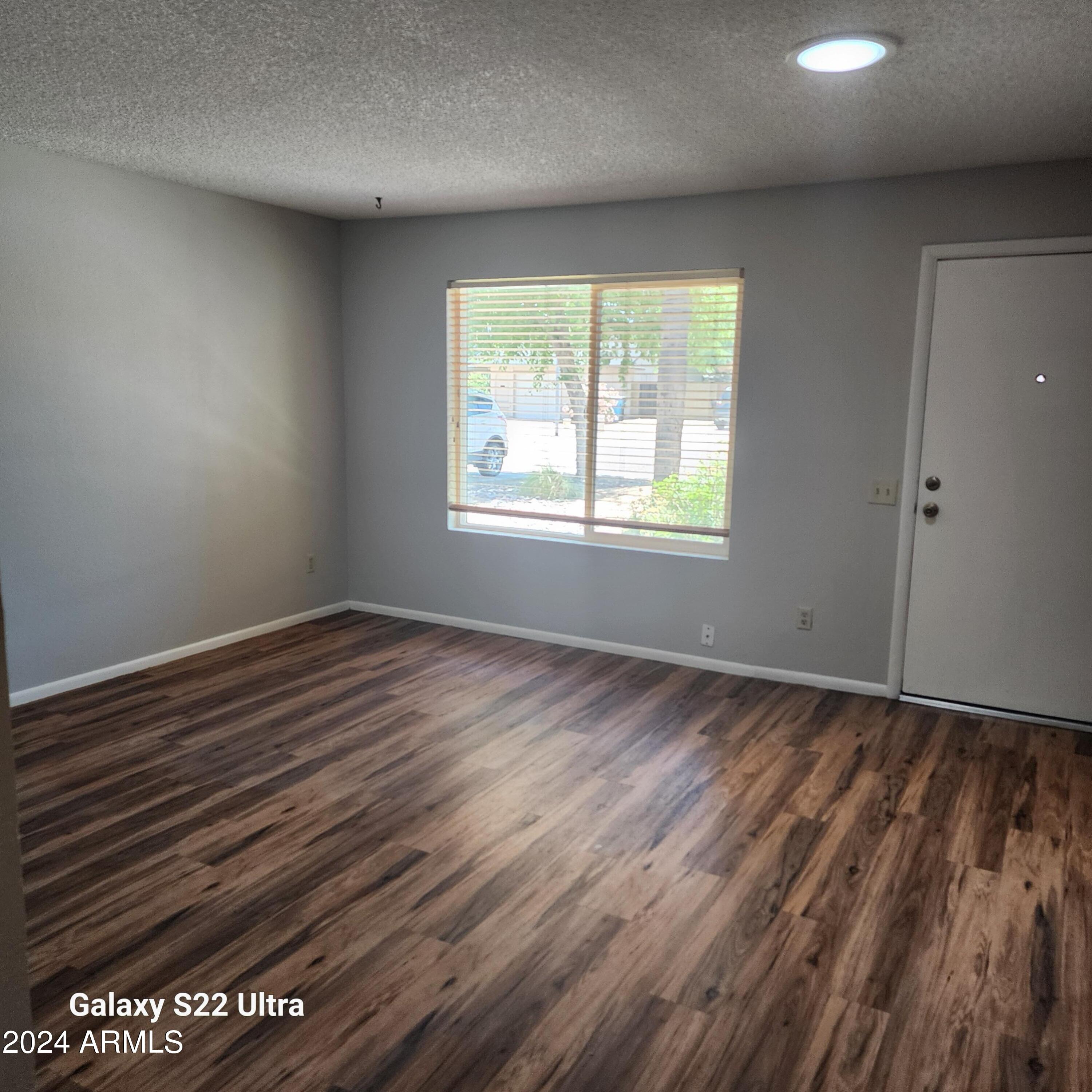 1918 East Grandview Road Phoenix, AZ 85022 - Photo 3 of 16 Living Room