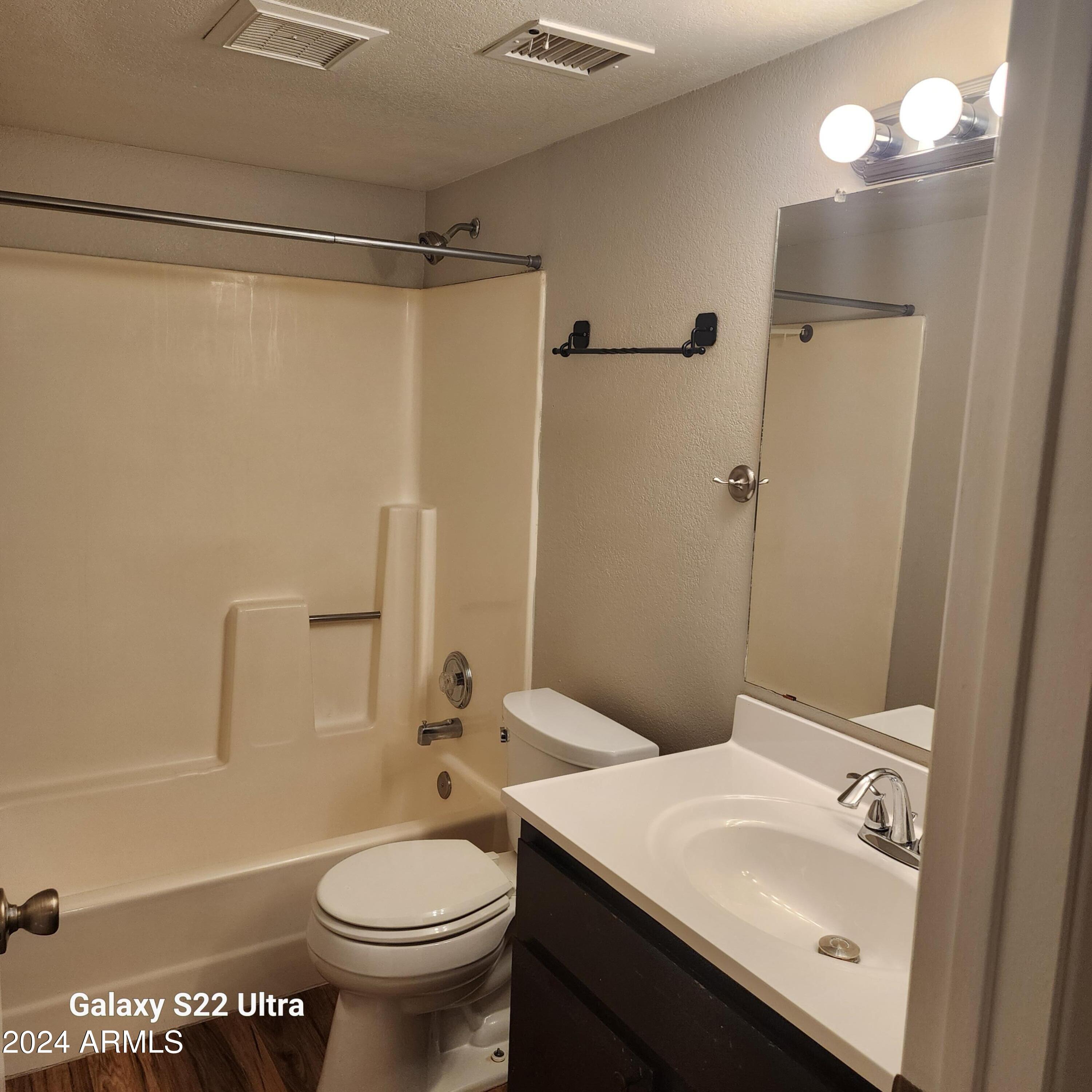 1918 East Grandview Road Phoenix, AZ 85022 - Photo 7 of 16 Hall Bathroom