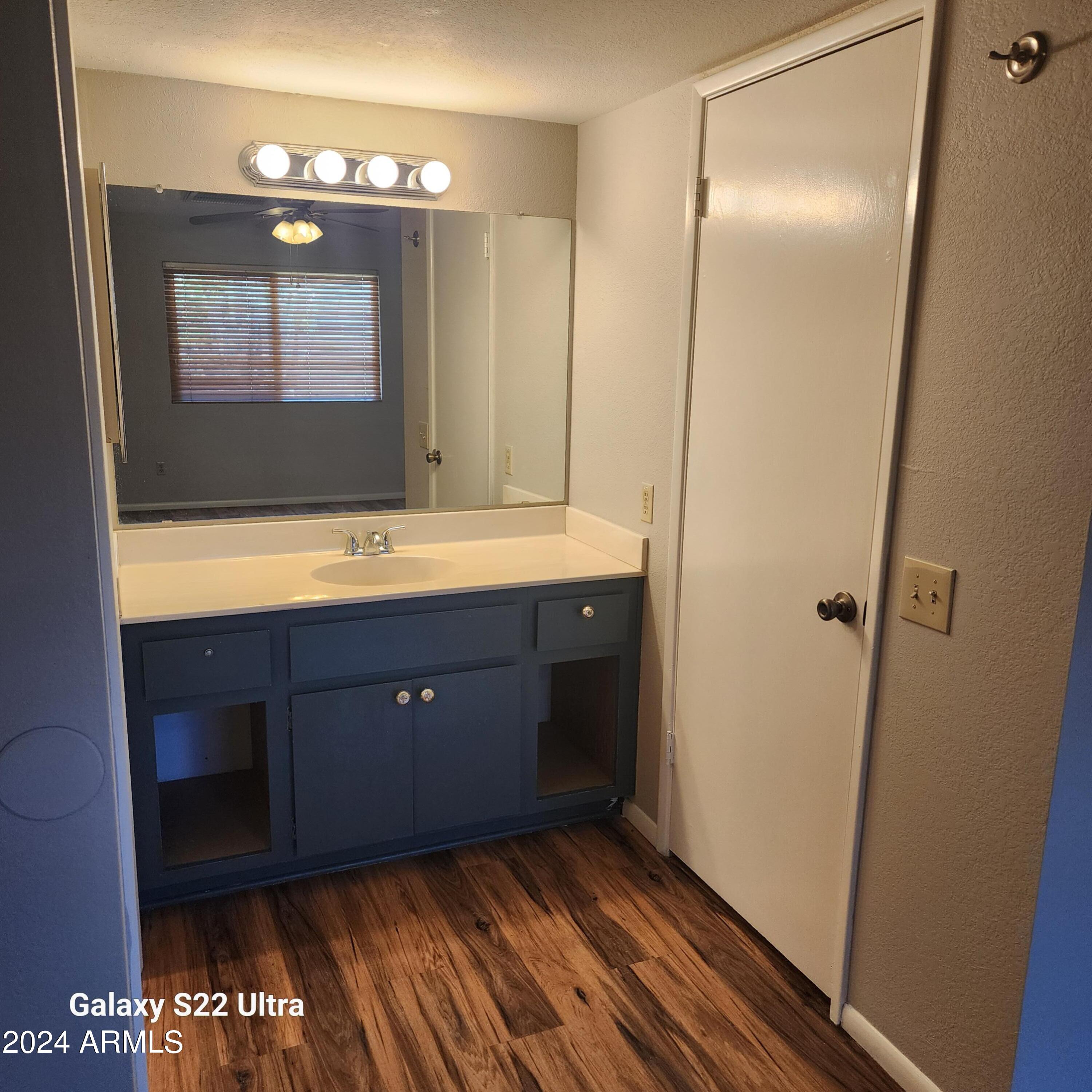 1918 East Grandview Road Phoenix, AZ 85022 - Photo 10 of 16 Main bathroom 1