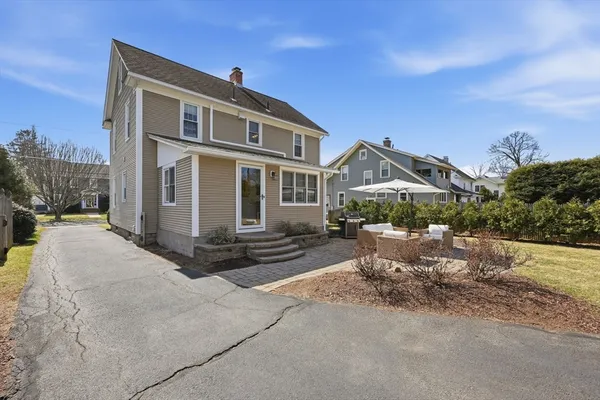 $549,900 | 102 Greenacre Avenue, Longmeadow, MA 01106