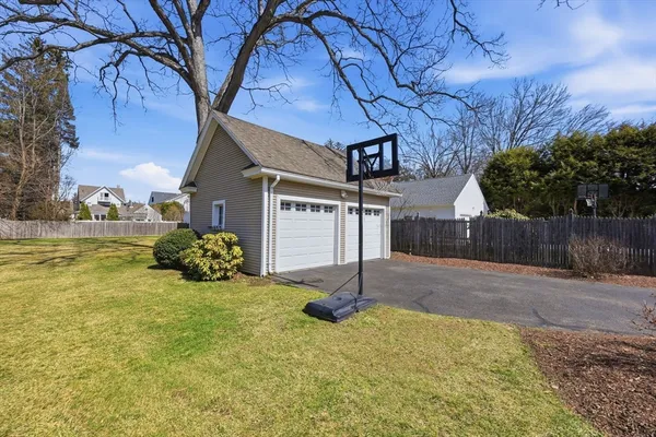 $549,900 | 102 Greenacre Avenue, Longmeadow, MA 01106