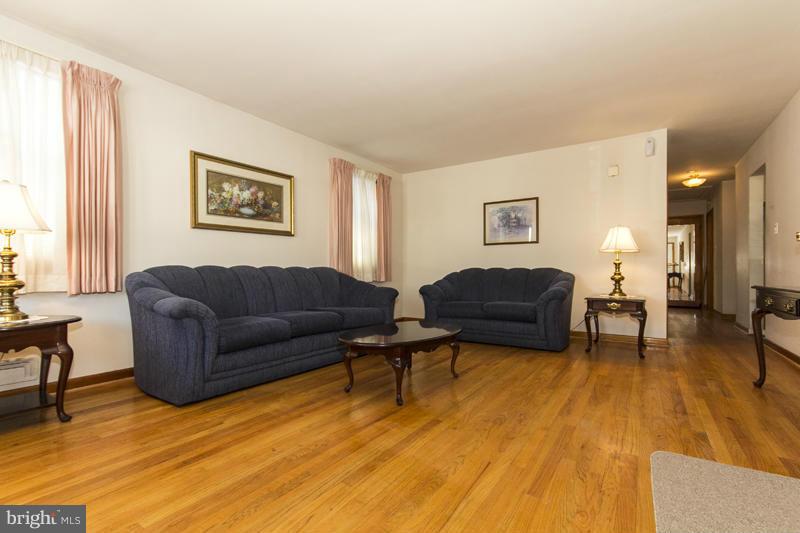 2815 Willoughby Road Baltimore, MD 21234 - Photo 2 of 25 Living Room