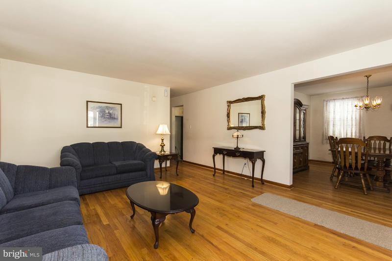 2815 Willoughby Road Baltimore, MD 21234 - Photo 14 of 25 Living Room