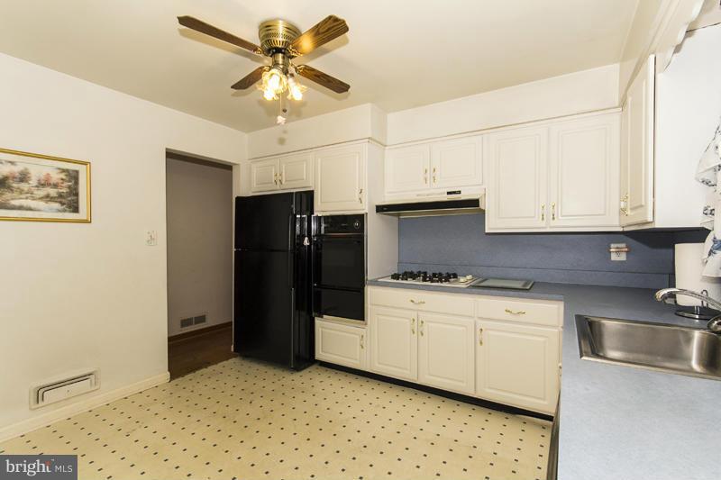 2815 Willoughby Road Baltimore, MD 21234 - Photo 18 of 25 Kitchen