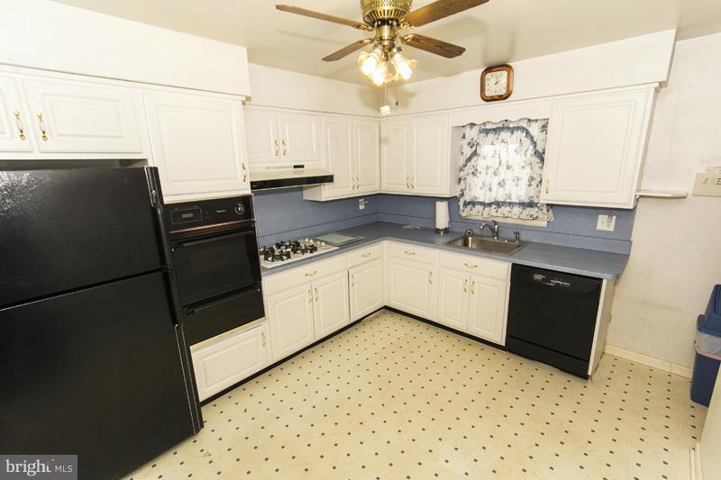 2815 Willoughby Road Baltimore, MD 21234 - Photo 19 of 25 Kitchen