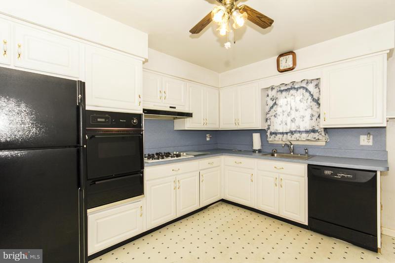 2815 Willoughby Road Baltimore, MD 21234 - Photo 4 of 25 Kitchen